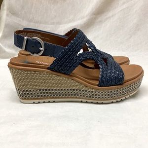 Cute Navy Baretraps Posture Platform Shoes 6M, GUC